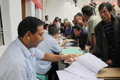 永善法院“訴訟服務(wù)直通車”開進(jìn)移民鄉(xiāng)鎮(zhèn)，法治陽光照亮游學(xué)咨詢路