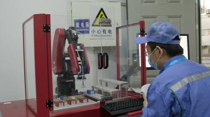 百年老字號的技術(shù)自覺 電工學(xué)機(jī)器人編程，匠心與智創(chuàng)的交響