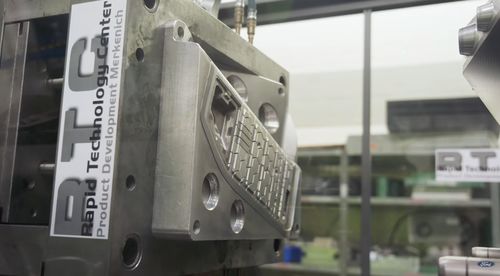 福特“Compolive”研究項目 橄欖樹枝與回收塑料共塑綠色汽車零件